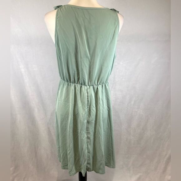 Sage green faux wrap top ruffle dress size large - Picture 6 of 9